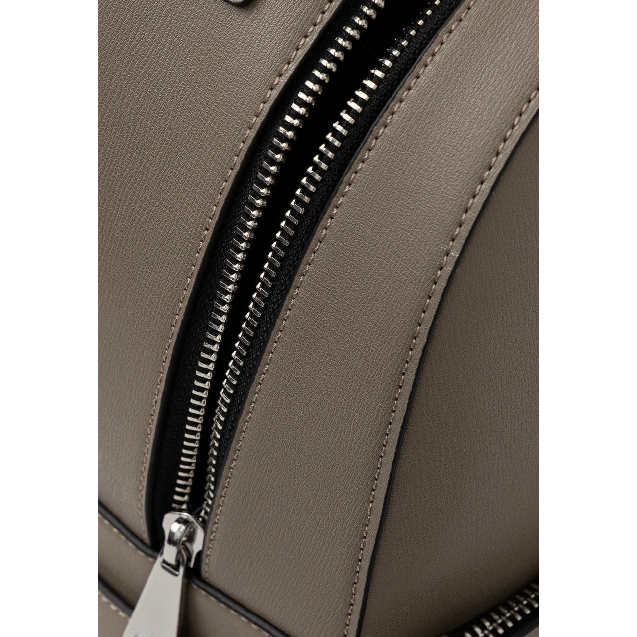 Armani Exchange Tasche Damen Grau