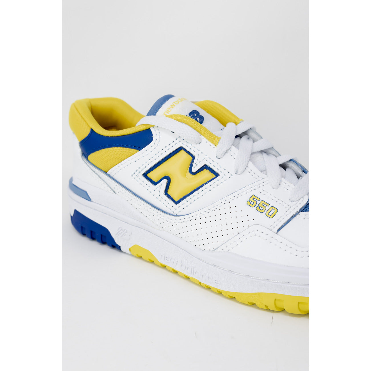New Balance Women Sneakers Geel